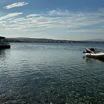 Stylish Seaside Apartment-just 50m From The Apartmán Loutráki