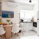 Stylish Seaside Apartment-just 50m From The * Loutráki
