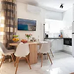 Stylish Seaside Apartment-just 50m From The Apartmán Loutráki