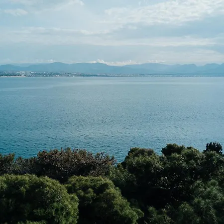 Stylish Seaside Apartment-just 50m From The Loutráki