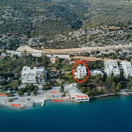 Stylish Seaside Apartment-just 50m From The Appartamento Loutráki