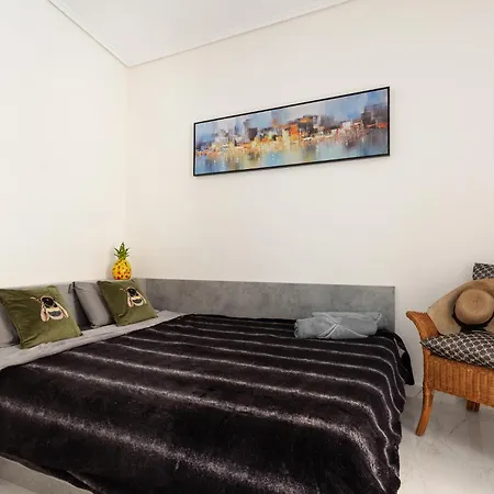 Stylish Seaside Apartment-just 50m From The شقة *