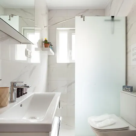 شقة Stylish Seaside Apartment-just 50m From The *