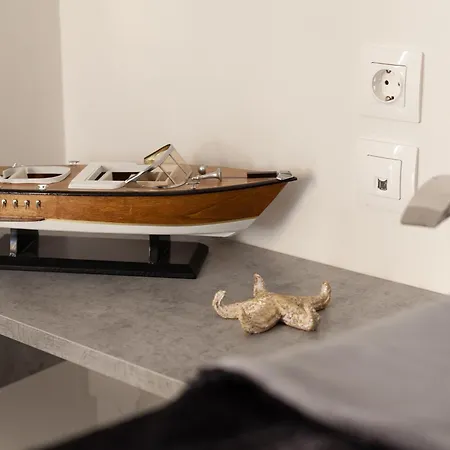 Stylish Seaside Apartment-just 50m From The Apartman Lutráki