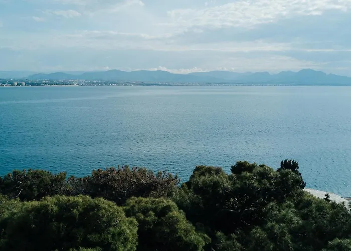 Stylish Seaside Apartment-just 50m From The ルートラキ