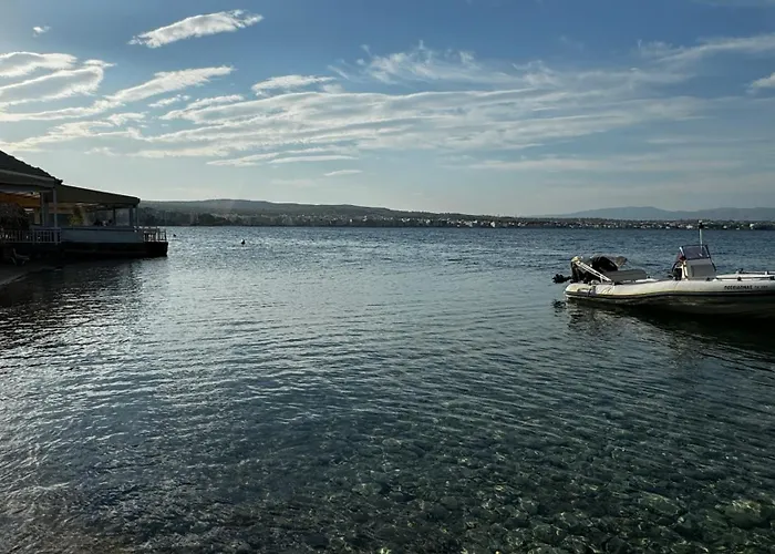 Stylish Seaside Apartment-just 50m From The アパート ルートラキ