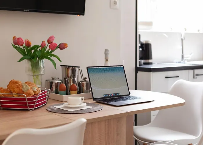 Stylish Seaside Apartment-just 50m From The ルートラキ