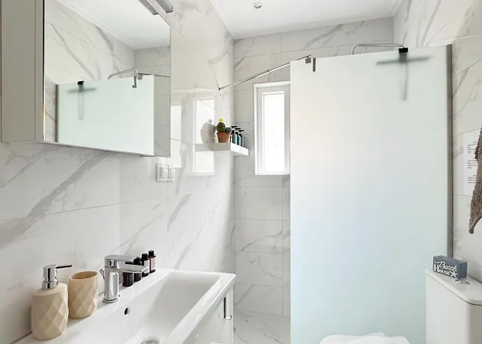 Stylish Seaside Apartment-just 50m From The アパート