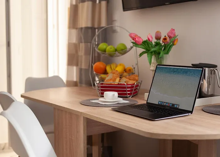 Stylish Seaside Apartment-just 50m From The ルートラキ